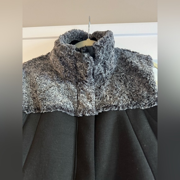 THE NORTH FACE BLACK FAUX FUR WOMENS VEST - Picture 5 of 9